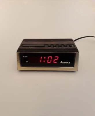 DESPERTADOR DIGITAL AVANÇADO BÁSICO - DISPLAY VERMELHO - ACABAMENTO EM MADEIRA FALSA GROOVY - Imagem 1 de 4