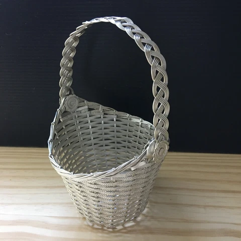 Vintage  1960s Avon Silver Tone Woven Aluminum Basket w/ Hinged Handle 5"L x4"W Cover