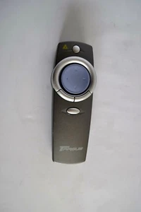 Targus PAUM30 Presentation Laser Pointer Remote Control w/Batteries - Picture 1 of 2