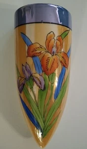 Handbemalte Lusterware Porzellan Wandtasche Iris Floral Design Nr.2748 Japan  - Bild 1 von 3