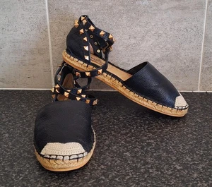 * VALENTINO GARAVANI ROCKSTUD (ITALY) GRAINED LEATHER FLAT ESPADRILLES UK 4 (37) - Picture 1 of 17