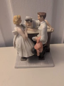 VINTAGE NORMAN ROCKWELL FIGURINE GOEBEL Mint Condition - Picture 1 of 2
