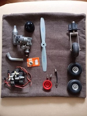 Für RC Flugmodell Konvolut Motor Servo, Räder Servo- Teile - Bild 1 von 4