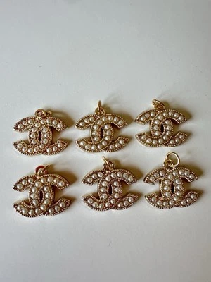 ONE PIECE Chanel vintage Button zipper Pull - Image 1 of 2