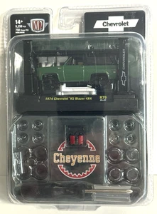 Kit modelo Chevrolet K5 Blazer 1974 M2 Machines Cheyenne 4x4 ~ Cheyenne ~ Nuevo en paquete - Imagen 1 de 2