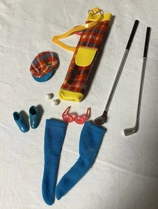 De colección Barbie 1971 GOLFING GREATS #3413 Gafas Clubes Pelotas Sombrero Bolsa Calcetines Zapato - Imagen 1 de 10