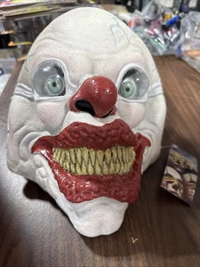 Máscara de disfraz de American Horror Story Cult The Bump - Imagen 1 de 4