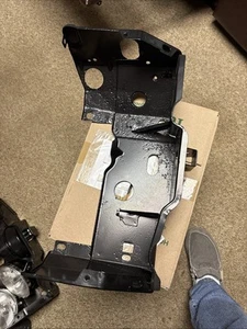 1967 1968 Cougar LH (driver) Headlight Housing Bucket Bracket - Bild 1 von 6