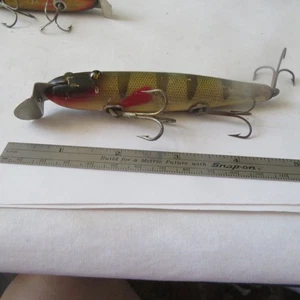 FISHING LURE CREEK CHUB 4¼" WOOD PIKIE GLASS EYES PERCH - Picture 1 of 4