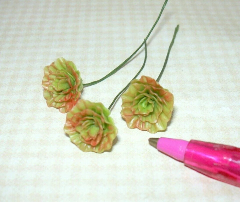 FALCON Miniature RED Leaf Lettuce on Wire Stems (3), 1/2" in Diameter: DOLLHOUSE 1:12