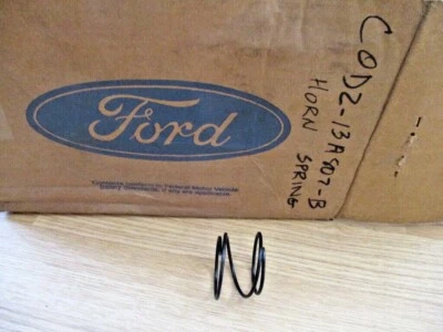 Nuevo de Lote Antiguo 1960-1970 Ford Falcon Mustang Shelby Cougar Volante Bocina Muelle OEM Foto 1 de 2