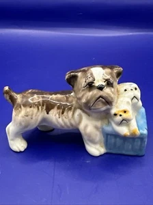 Bulldog con cachorros en cesta estatuilla de porcelana Japón ocupado vintage - Imagen 1 de 7