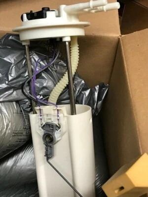 Conjunto de bomba de combustible GM nuevo stock antiguo Foto 1 de 4