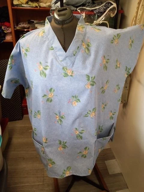 5X-6X  Scrub top-plus size  flowers on blue--bb - Image 1 of 1
