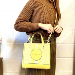 Coach C8417 Dempsey Beuteltasche 22 aus charakteristischem Jacquard in Gold/Retro Gelb Multi - Bild 1 von 9