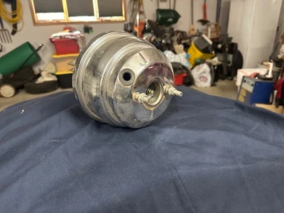 Speedway Dual Diaphragm Power Brake Booster with mounting bracket, 8 Inch, Chrom - Image 1 of 4