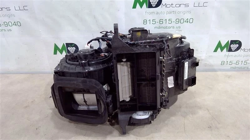 2019-2021 JEEP CHEROKEE FRONT CLIMATE AC HEATER CORE HOUSING BOX 68267044AB - Image 1 of 4