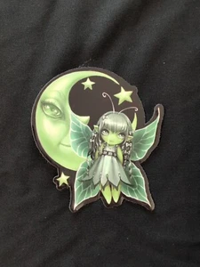 Grüner Schmetterling Garten Fee & Wappenmond Autoaufkleber Vinyl-Aufkleber 4”x 3,5” - Bild 1 von 3