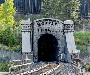 MOFFAT WEST TUNNEL PORTAL Histórico modelo 3D de ferrocarril - HO Escala 1:87 - Calibre HO - Imagen 1 de 12