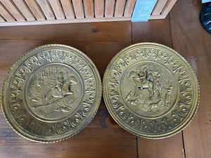 Vtg Two Brass Wall Plates Depicting Fox Hunt Scenes With Horses - Picture 1 of 5