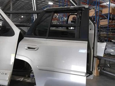 Conjunto de puerta trasera derecha usado lado trasero se adapta: puerta GMC Envoy 2006 se extiende en w Foto 1 de 4