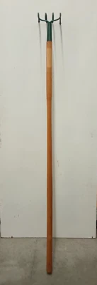 Vintage 4 tine rake cultivator weeder long reach wooden handle 52.5" green - Image 1 of 4