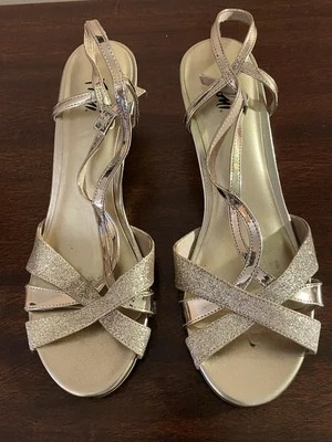 Fioni Noche Tirantes Dorado Brillo Punta Abierta Zapatos de Noche Tacones Talla 10 (EU 41) Foto 1 de 4