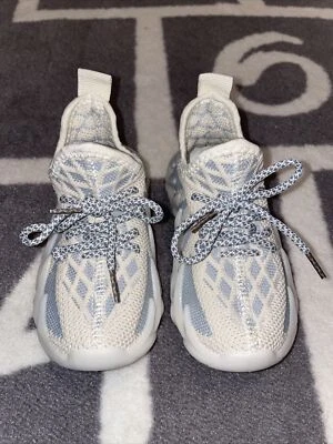 Zapatillas de moda para niños pequeños talla EU 25 NUNCA USADAS Foto 1 de 3