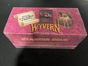 WYVERN Edizione Limitata Starter Deck Display Sigillato in Fabbrica 60 Carte per 12 Mazzi - Foto 1 di 1
