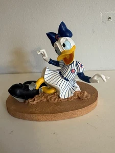 Disney Mickey & Friends All Stars Hamilton Collection Daisy Safe Chicago Cubs - Picture 1 of 4