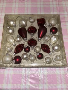 Adornos Color Rojo Y Perla Nuevos En Caja - Imagen 1 de 3