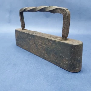 Hierro fundido antiguo primitivo temprano sin marca hierro triste de sastre con mango giratorio - Imagen 1 de 15