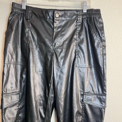 Pantalones cargo de cuero sintético casi famosos XL negros cintura elástica elegantes ropa de calle Foto 1 de 4