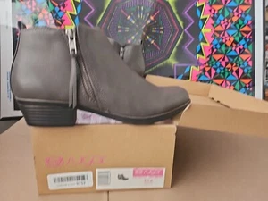 Sugar TRUFFLE Women’s Boots grey Smooth Zip Size 8.5 M Ankle Bootie ☆(trl8) - Picture 1 of 13