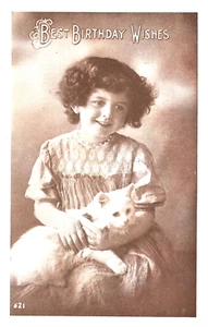 Niña sosteniendo gato blanco. Postal de cumpleaños vintage - Imagen 1 de 2