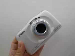 Cámara digital impermeable Nikon COOLPIX W100 blanca - Imagen 1 de 3