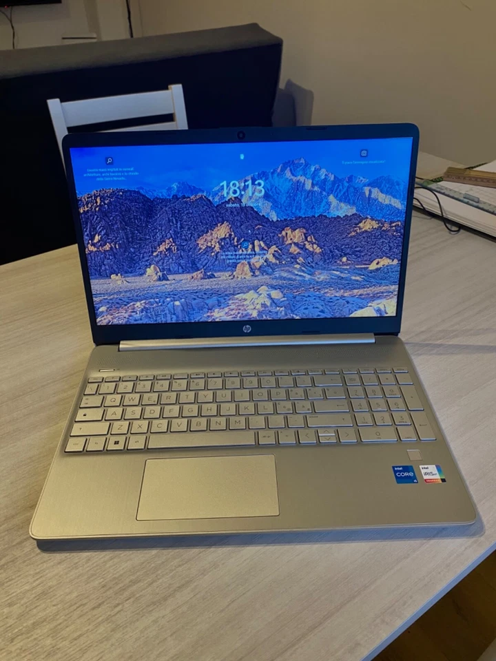 HP Laptop 15s-fq5xxx (12th Gen Intel(R) Core(TM) i5-1235U 1.30GHz) 16GB, Grigio - Immagine 1 di 4