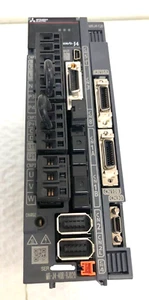 MITSUBISHI MR-J4-40B-RJ020 AC Servo Drive w/ MR-J4-T20 - Picture 1 of 6