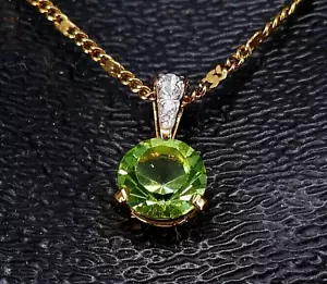 SiMPLY ELEGANT SWAROVSKI PERiDOT GREEN TEARDROP CRYSTAL GOLD TONE 18" NECKLACE - Picture 1 of 8