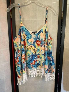 EUC mmCmmCmm White Floral Tank Top with Lace Hem Size Large - Picture 1 of 7