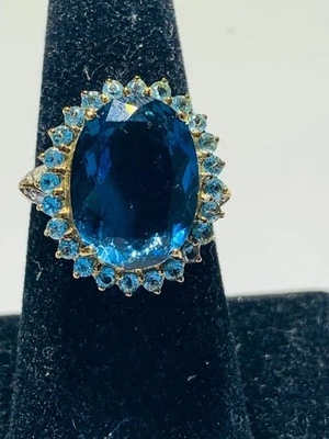 Dazzling Blue Topaz 10k yellow gold ring size 8 - Image 1 of 4