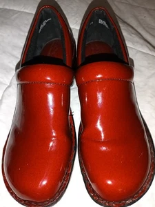 BOC Born Concept  Red Slip On Faux Patent Leather Clogs Size 9M  Shoes - Picture 1 of 4