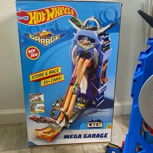 Hot Wheels City 2018 Mega Garage Play Set by Mattel FTB68 Room for over 35 cars - Picture 1 of 16