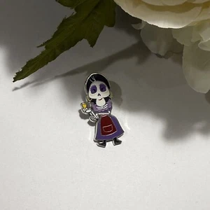 Disney Pixar Coco Mama Imelda Caja Misteriosa Coleccionable Prendedor Insignia En muy buena condición Auténtico - Imagen 1 de 5