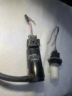 Lexus ES330 2004 bomba para lavadora de parabrisas y sensor de nivel de fluido para lavadora advertencia. Foto 1 de 4