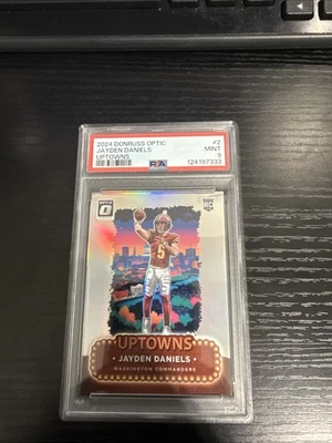 Panini Donruss Optic 2024 - PSA 9 Uptowns Jayden Daniels #2 (RC) Foto 1 de 2