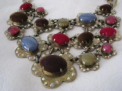 减少! BETSEY JOHNSON WOODLAND 花天鹅绒/LUCITE 珠饰项链 — 第 1/4 张图片