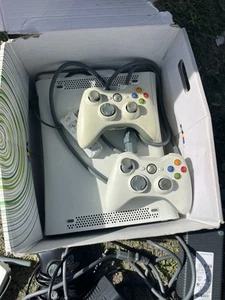 Consola Xbox 360, 2 Mandos Inalámbricos, Conector WiFi Inalámbrico USB - Imagen 1 de 1