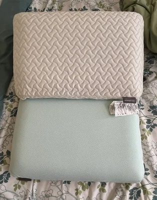 Almohadas de enfriamiento Tempur-Pedic Cloud. Juego de 2 nuevos en estado - ver descripción abajo Foto 1 de 4