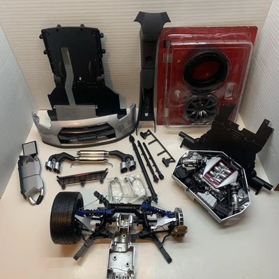 Eaglemoss NISSAN R35 GT-R Build Your Own 1:8 Parts Lot - Image 1 of 4